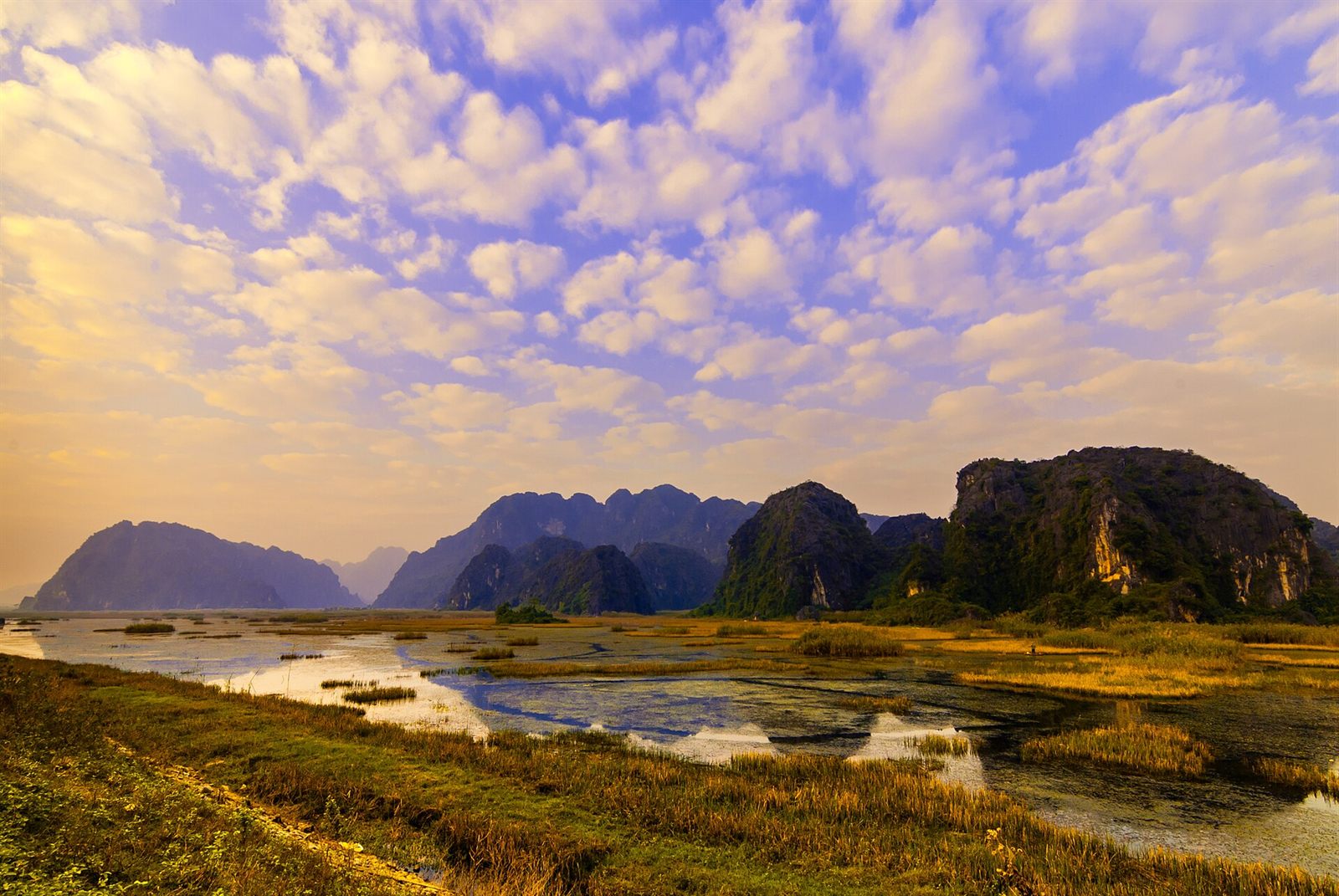 đầm Vân Long — Van Long Swamp