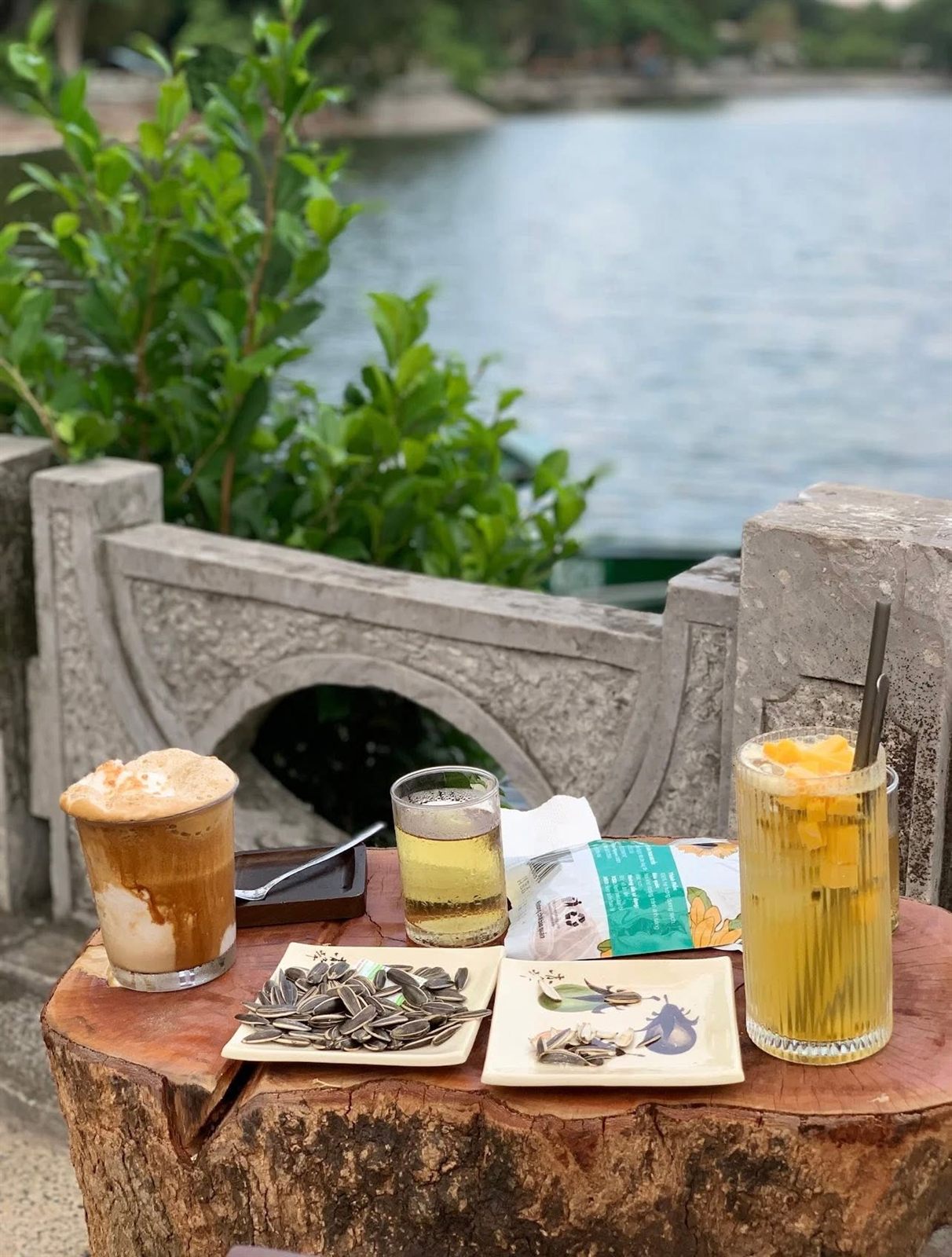 Chill' Cafe Tam Cốc Drink & Food — góc ngồi (ảnh từ fanpage Chill'Cafe Tam Cốc)