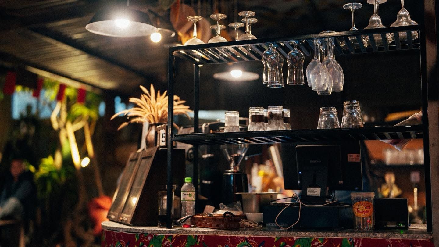 Hiden An Coffee Bistro — góc ngồi (ảnh từ fanpage Hiden An Coffee Bistro)