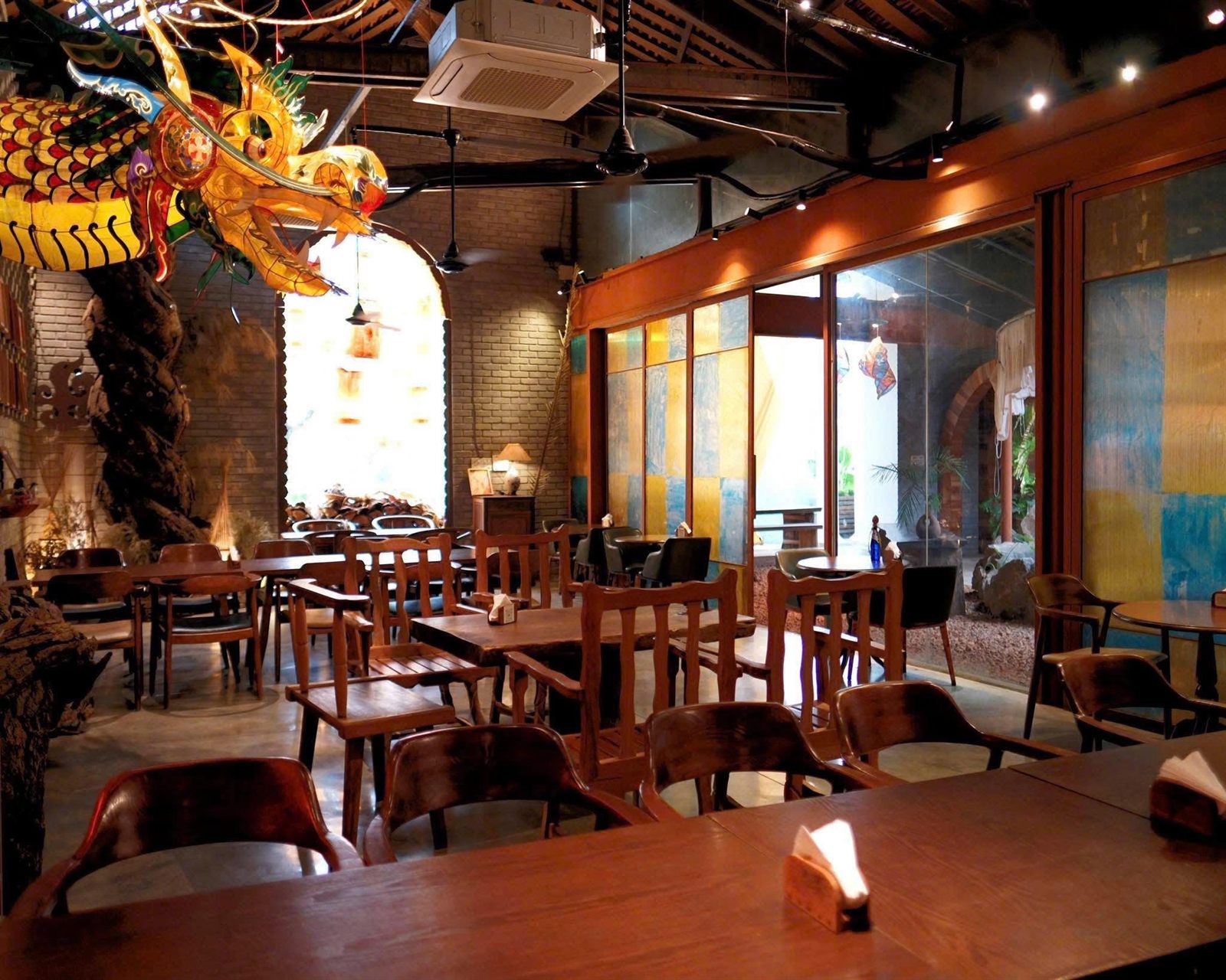 Mây Café & Bakery - Flagship Store — không gian (ảnh từ fanpage mayflagshipstore (Mây Kitchen & Bar))