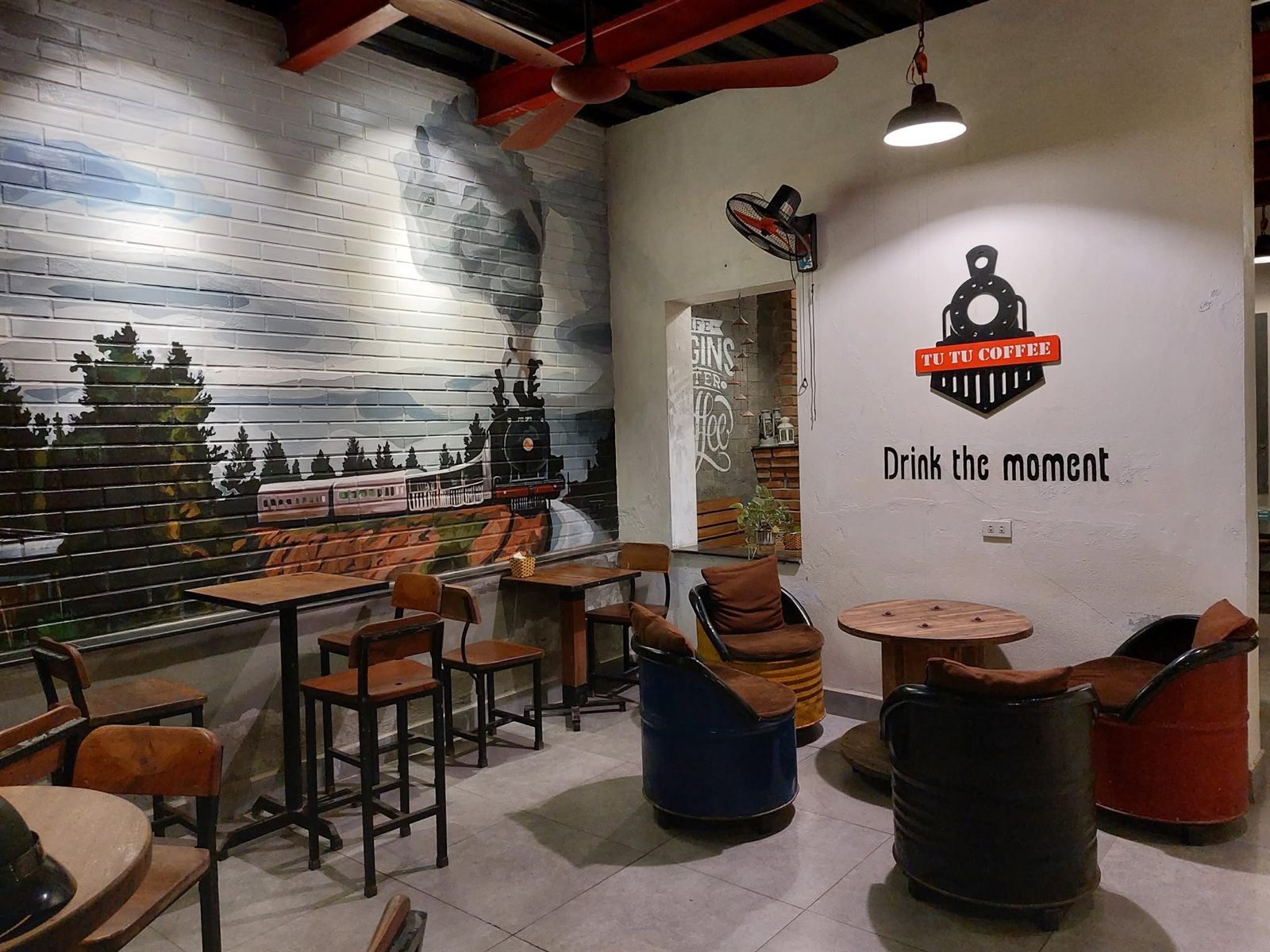 Tu Tu Coffee — góc ngồi (ảnh từ fanpage Tutucoffeenb (TuTuCoffee NinhBinh, 7,6k follow))