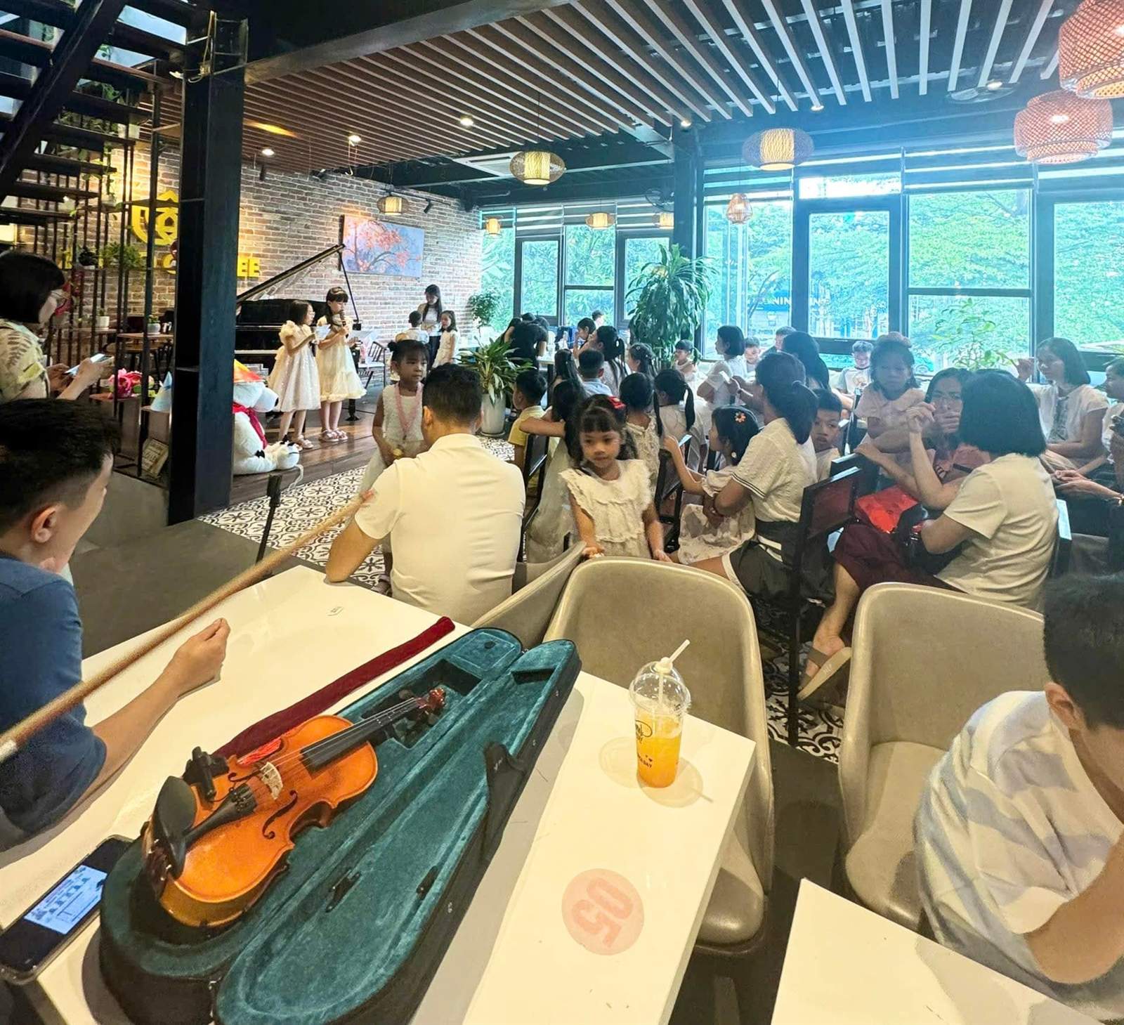Zaro Coffee — một góc (ảnh từ fanpage Zaro Coffee (4,4k theo dõi))