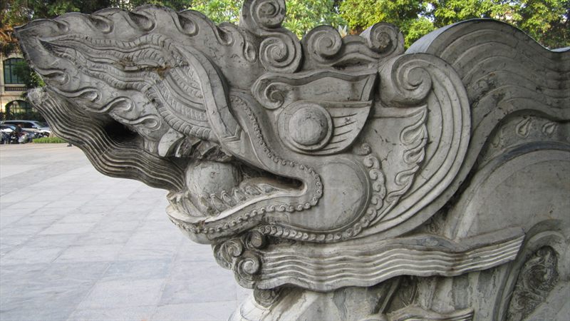 Cận cảnh đầu rồng đá chạm theo phong cách mỹ thuật thời Lý, Hà Nội