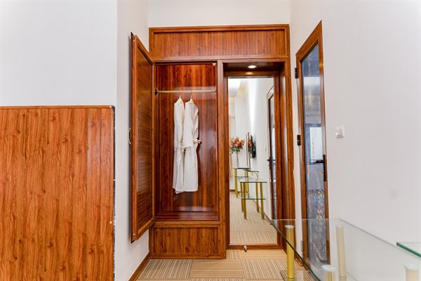Khu tủ đồ phòng Suite — Khách sạn Bình An Nhiên Ninh Bình