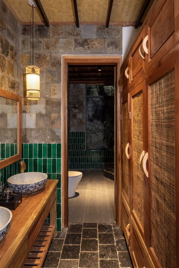 Khu nghỉ nhìn ra vách đá — Hang Múa Ecolodge