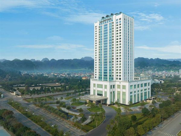 Toàn cảnh tòa tháp 29 tầng — Pullman Ninh Binh
